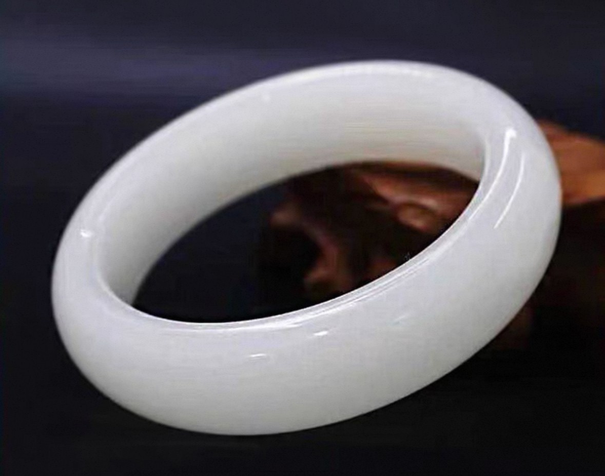 天然和田羊脂玉手鐲白度一級收藏款玉手鐲